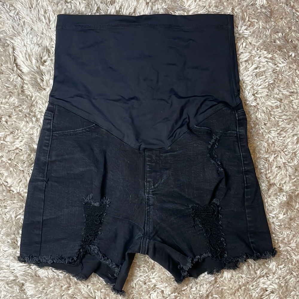 PINK BLUSH maternity distressed black shorts Size Large